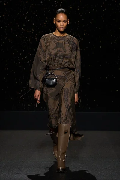 Look 34